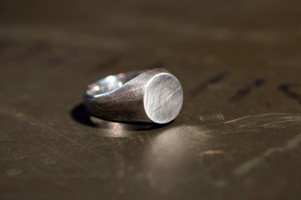 #009 - Signet Ring Circle