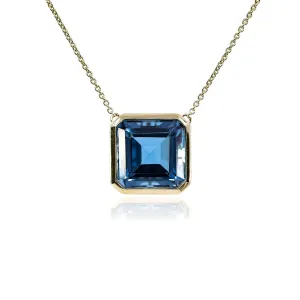 18K YELLOW GOLD BEZEL SET BLUE TOPAZ PENDANT NECKLACE