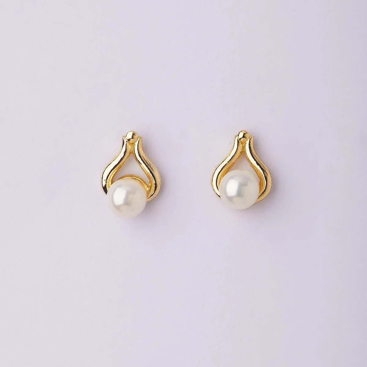 Classic Pearl Stud Earring