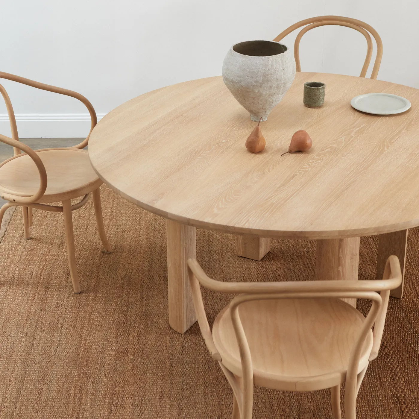 CORAL Round Dining Table