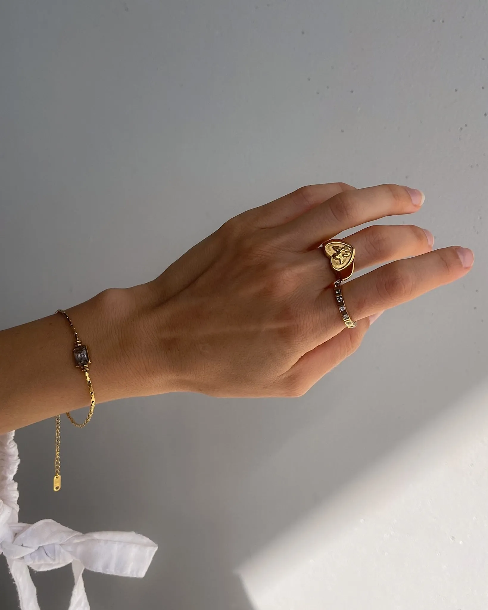 CUPID HEART SIGNET RING GOLD