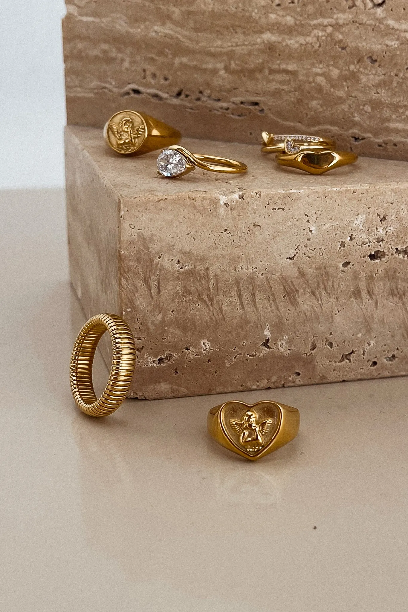 CUPID HEART SIGNET RING GOLD