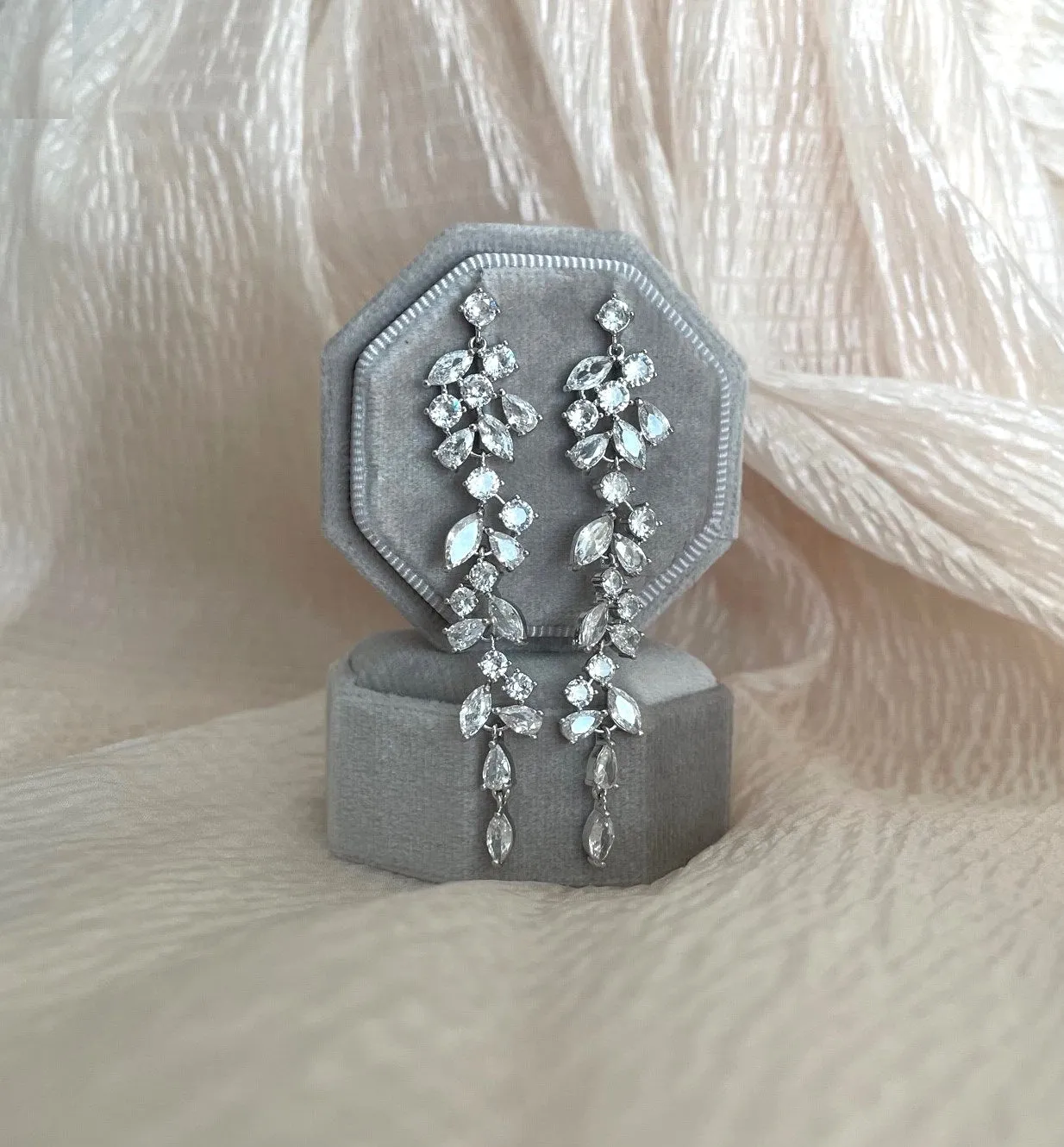 Earrings for the bride Elegance