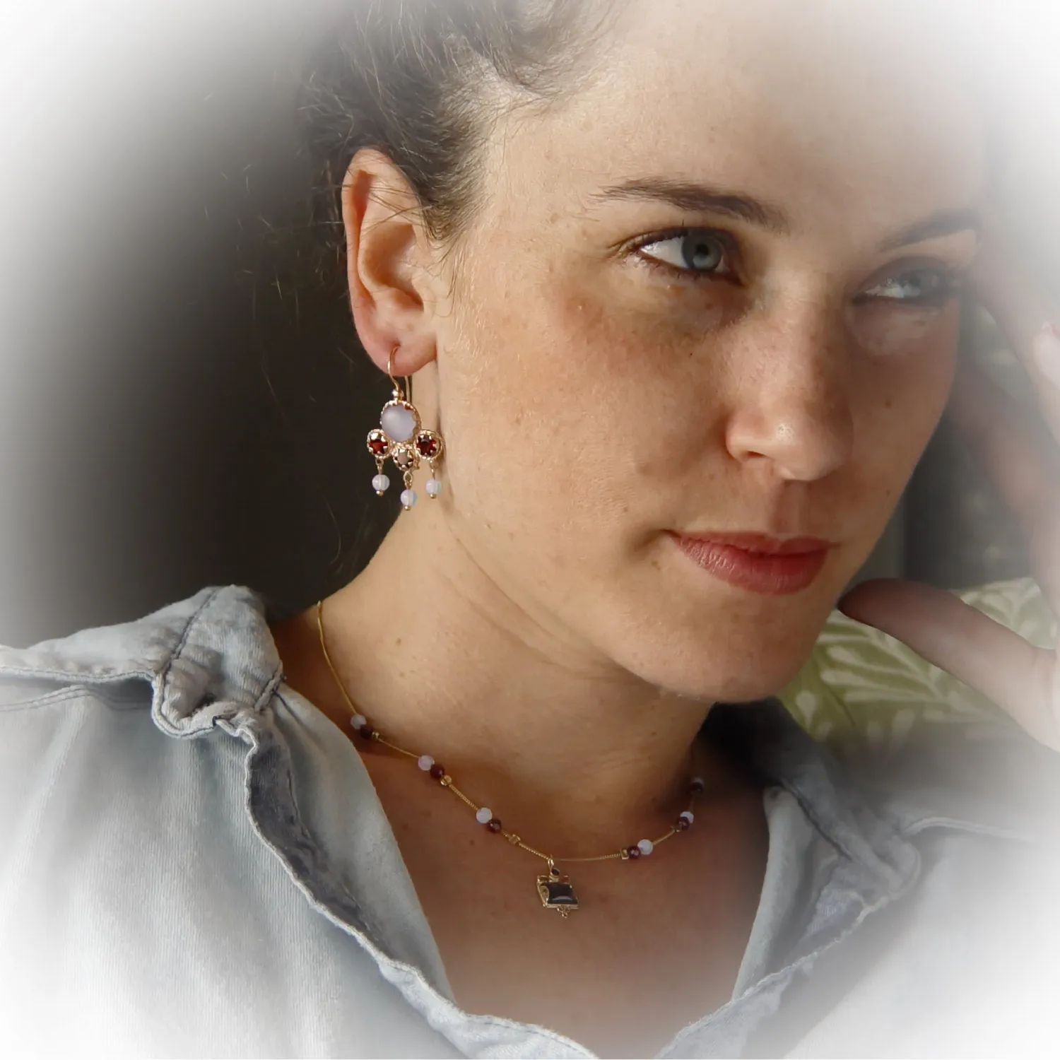 EG0708 Gemstones chandelier gold earrings