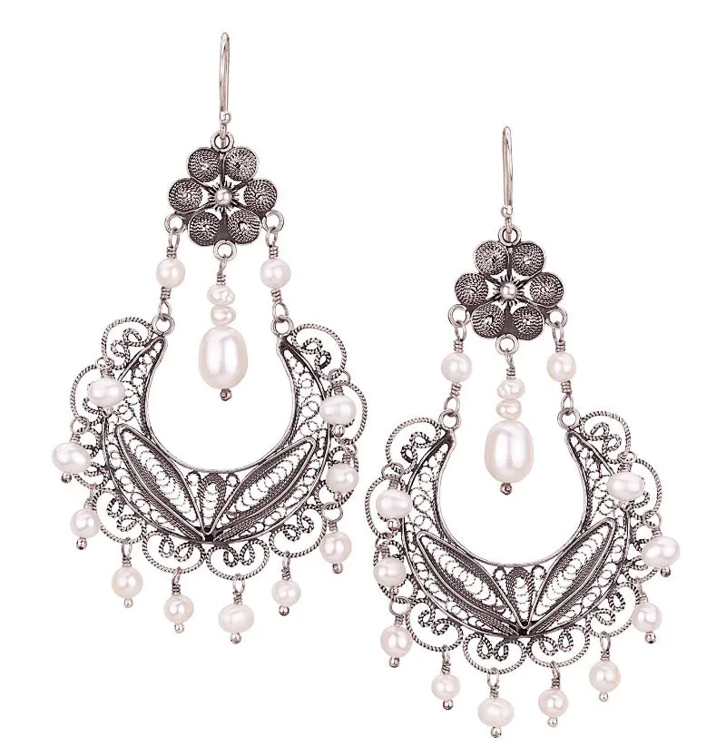 Frida chandelier earrings - white pearls