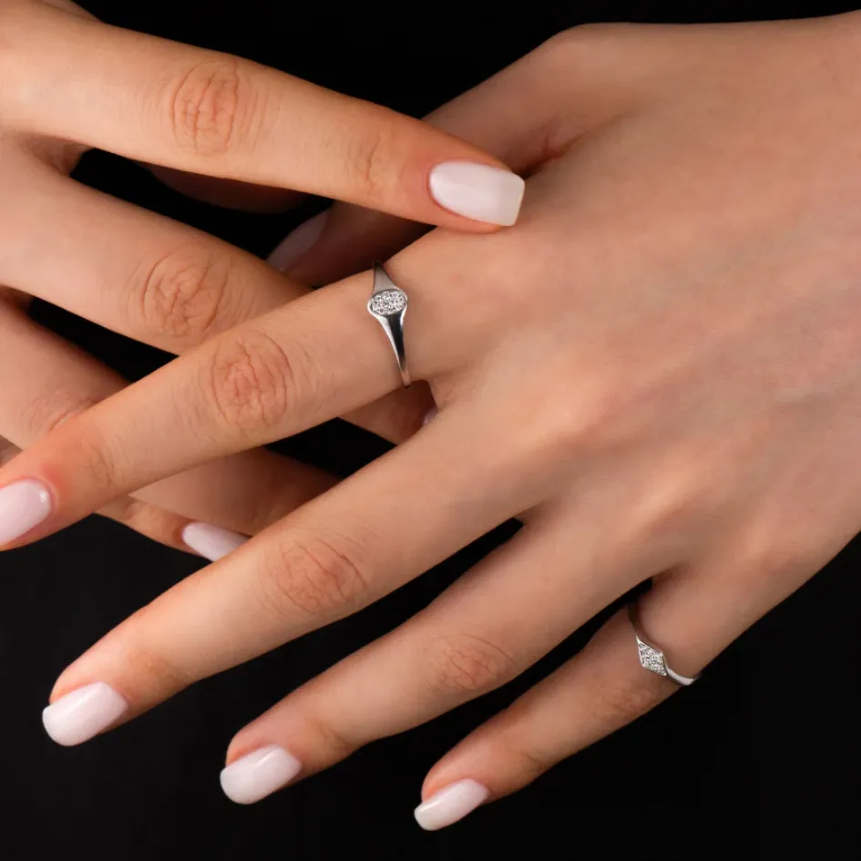 Oval Pavé Signet Ring | White Gold
