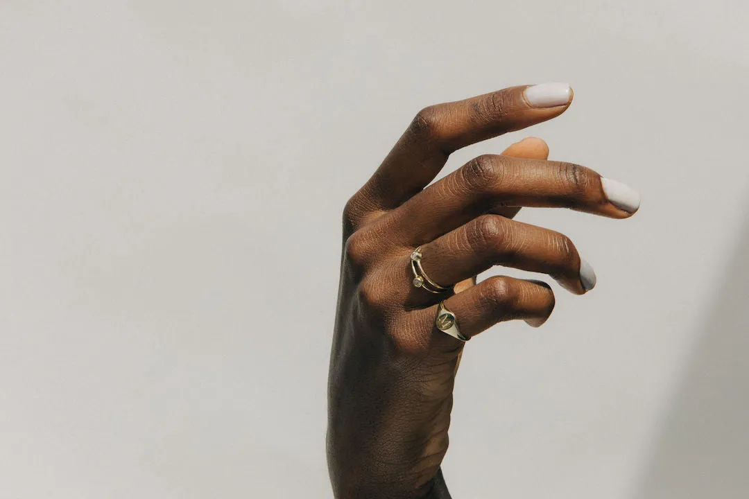 PETITE SIGNET RING