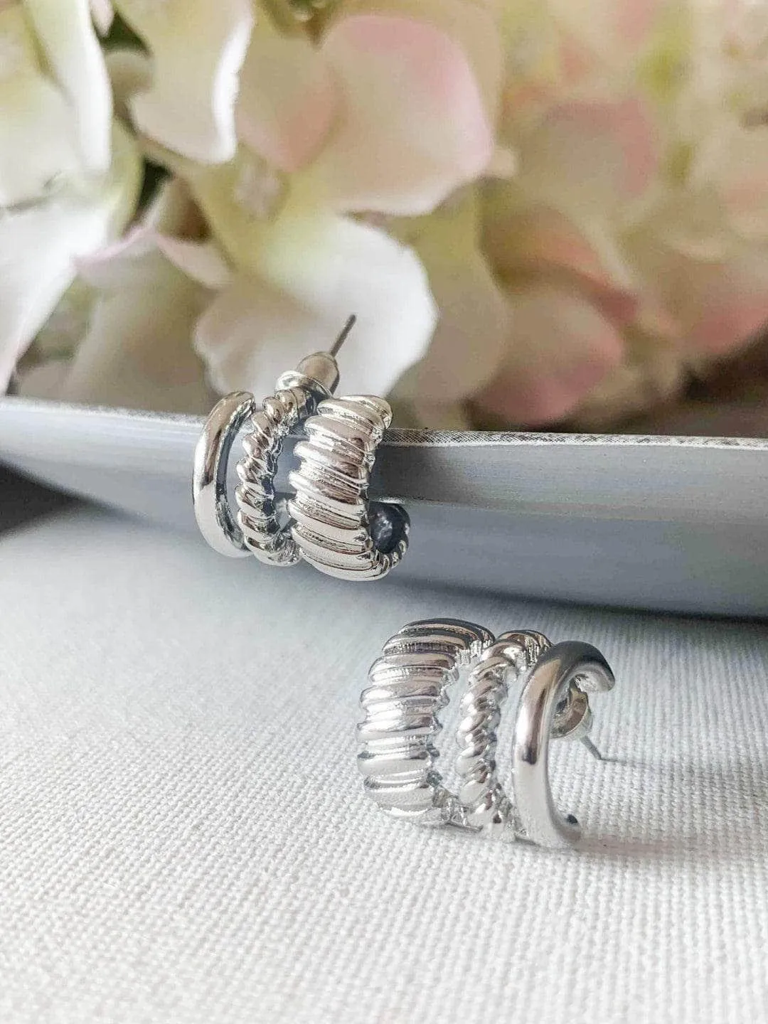 Shriya Saran In 3 Line Twist Stud Earrings