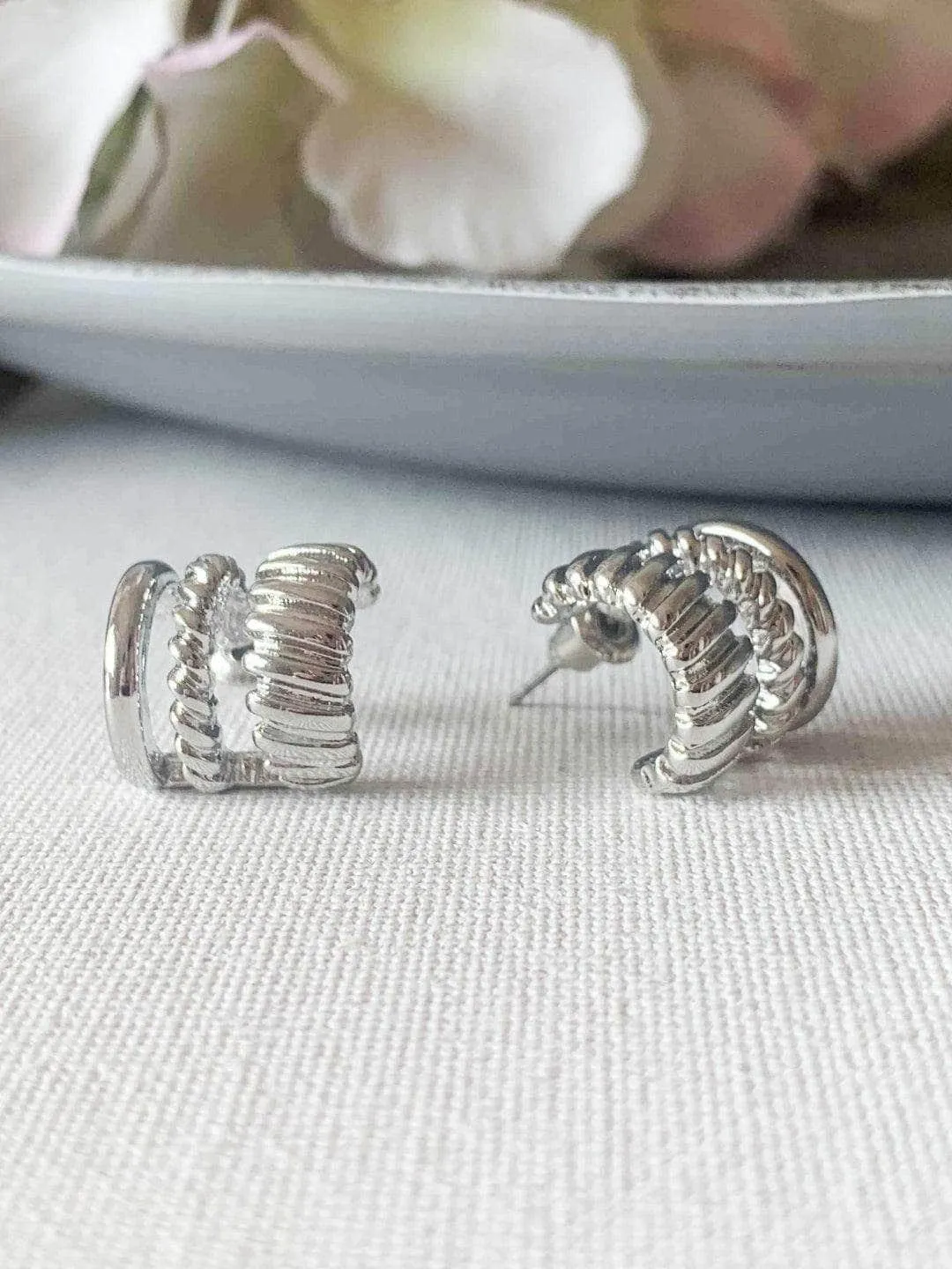 Shriya Saran In 3 Line Twist Stud Earrings