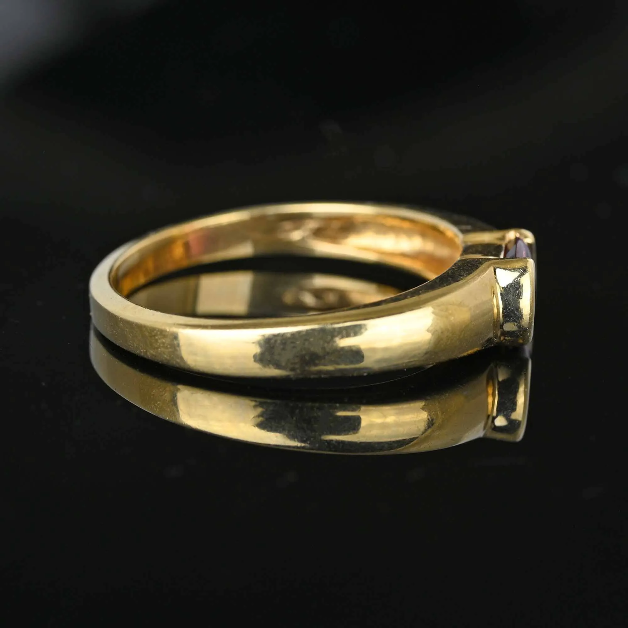 Signet Style Gold Smooth Top Rhodolite Garnet Ring